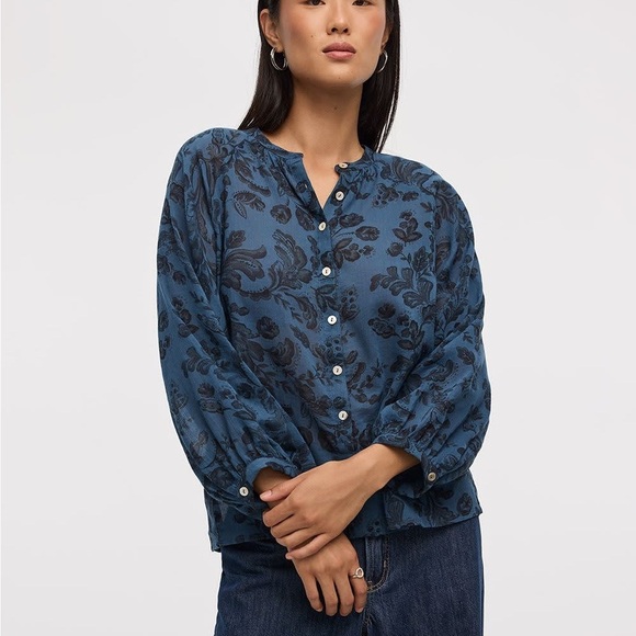 Reitmans Tops - NWT Reitmans Navy Floral Blouse